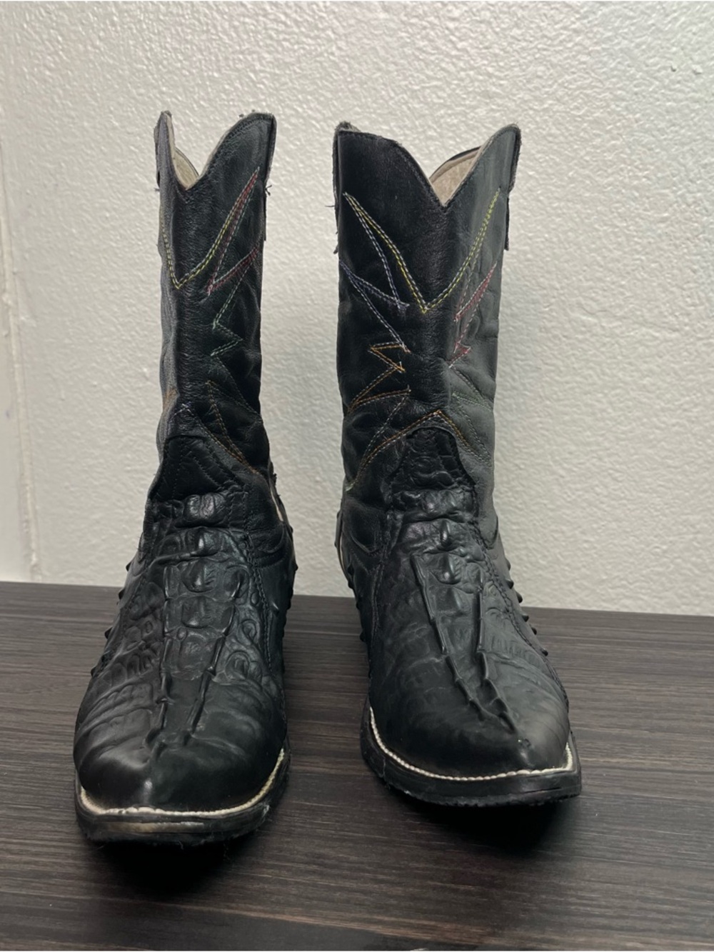 Men's Black Western Cowboy Boots w/ Embossed Alligator Texture Mexico Imported